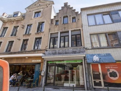 Ruim commercieel gelijkvloers met duplex in Dansaertwijk