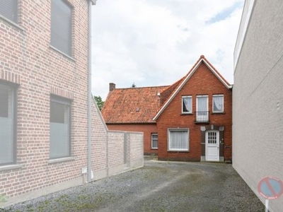 4 a 5 slpks - Markt Ardooie - 629m2 grond - te renoveren