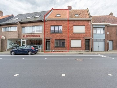 Gerenoveerde rijwoning met garage en tuin TE KOOP in Gull...