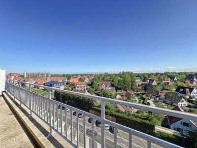 Lichtrijk dakappartement met twee ruime terrassen en unie...