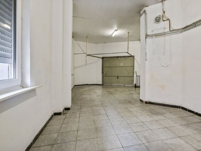 Perfect Gelegen Bel-Etage Met 2 Grote Slaapkamers en Garage