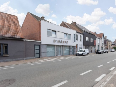 Te koop: Ruim uitgerust handelshuis in centrum Meulebeke