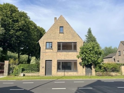 Te renoveren/herbouwen woning op liefst 1351m²