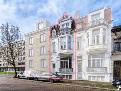 Gerenoveerde opbrengstwoning met twee appartementen in cent