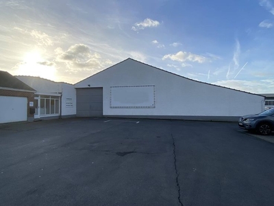 Magazijn van ca. 1.550 m² met bureel in Roeselare