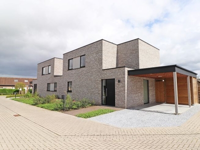 Nieuwbouwwoning voorzien van alle comfort