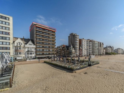 Penthouse met uitgestrekt zeezicht in het centrum van De Pan