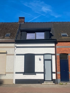 MOOIE GERENOVEERDE INSTAPKLARE WONING