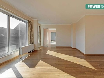 Zeer ruim dakappartement van 279 m² te koop in Roeselare