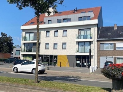 Ruim, tijdloos penthouse te huur in Lochristi Dorp!