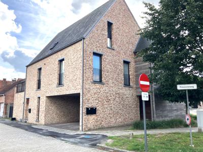 Ruim duplex appartement met 4slaapkamers en terras