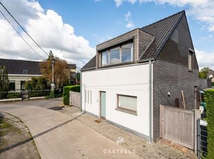 Gezinswoning in een residentiële wijk te Destelbergen