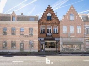 Handelshuis bestaande uit handelspand met appartement