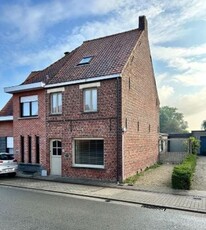 Instapklare halfopen bebouwing, 3 slpkrs, garage, grote tuin