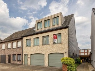 Moderne duplex met 3-4 slpks, 2 terrassen, 2 badk en stnplts