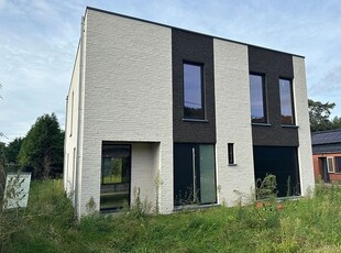 Kwalitatieve energiezuinige villa op 8 are 51