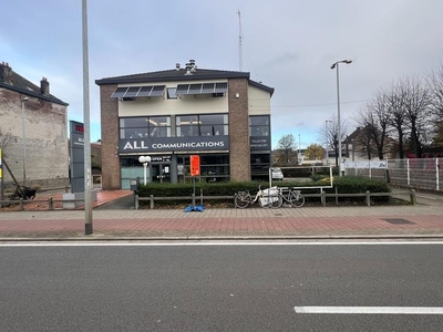 350 m² stand-alone gebouw langs de bedrijvige Brusselsest...