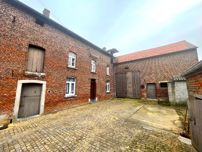 Charmante ancienne ferme en L avec dépendances et pâture