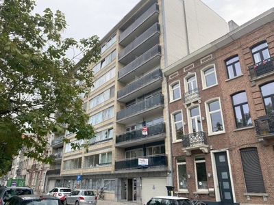 Gerenoveerd appartement met 2 slaapkamers en 3 terrassen