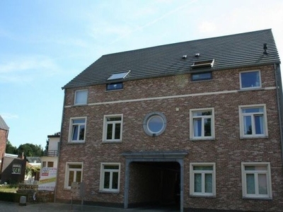 Gezellig duplex- appartement (1 slpk) met groot terras.