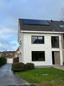 Gezinswoning met 4 (mogelijk 5) slaapkamers op toplocatie.