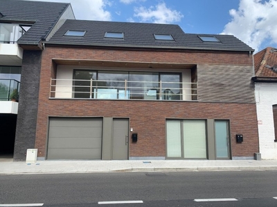 NIEUW DUPLEX APPARTEMENT MET 2 SLPKS, GROOT TERRAS EN GARAGE