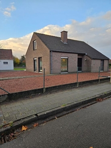 Recent gerenoveerde gezinswoning centrum De Pinte