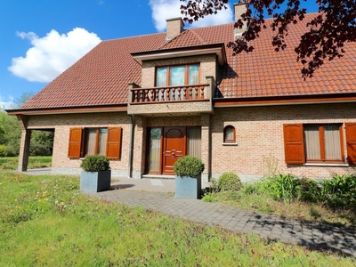 Villa met 7 slpk, grote tuin en voor 1195 EUR/mnd