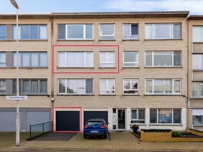 Appartement met 2 slpks, terrasje en garagebox te Deurne!