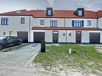 Energiezuinige nieuwbouw woning met 4 slpk, terras en tuin!