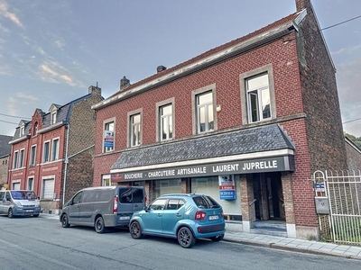 IMMEUBLE DE COMMERCE -APPTMT EN DUPLEX PARTIELLEMENT RENOVE