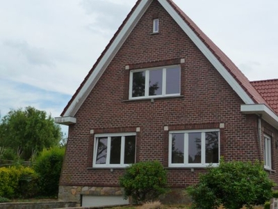 RUIME 4-gevelwoning 200 m2 met 4 slaapkamers en tuin