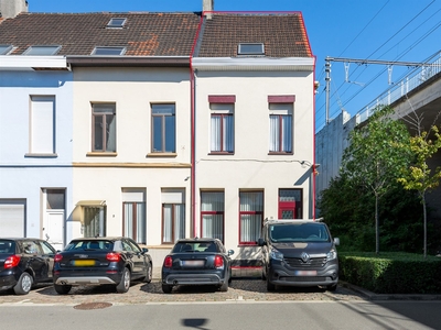 Te renoveren huis met 3 slaapkamers en tuin