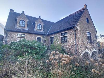 Statige villa met mogelijkheid vrij beroep