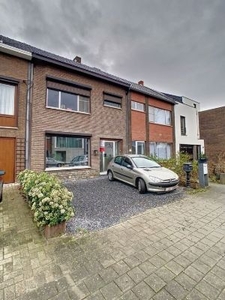 Gezinswoning (GB) met terras/tuin en parking