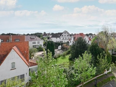 Verzorgd appartement met aangenaame gevelbreedte genietend