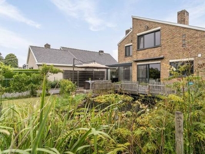 Vrijstaand huis met bijgebouw te Sijsele (Damme)