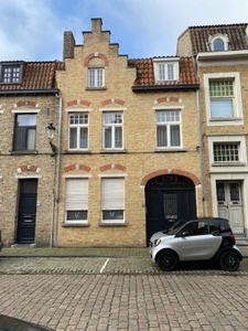 Charmante Brugse burgerhuis met topgevel