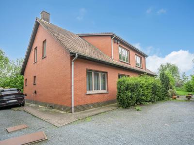 BEDRIJFSGEBOUW MET WONING op 2.100m²