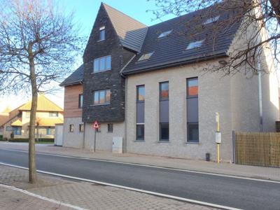 Instapklaar appartement met terras te huur.