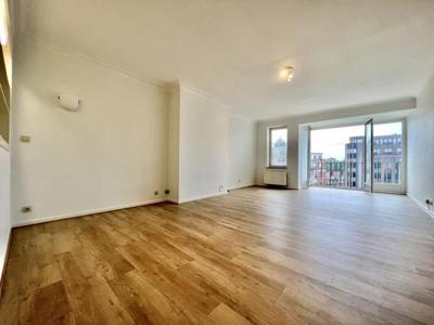 ! NEW ! BOILEAU - STUDIO de 53m² (parfait état) + 1 Parking