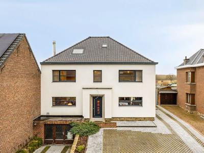 Ruime energiezuininge gezinswoning met 5 SLK, garage en tuin