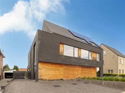 Zeer ruime quasi nieuwbouw Woning