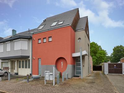 TE KOOP: woning met praktijkruimte in Bree