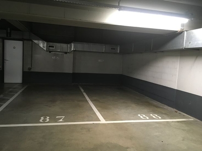 Autostaanplaats te huur in afgesloten garage centrum Leuven