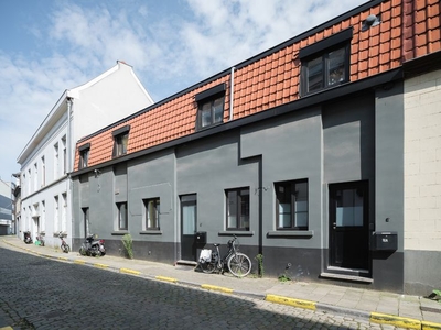 Gemeubelde studio op topligging in het historische centrum.