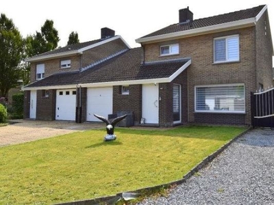 Halfopen bebouwing met 4 slaapkamers, garage, zonnige tuin