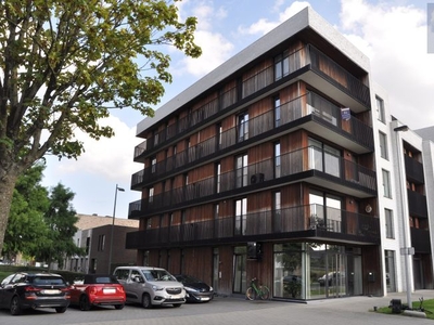 RUIM APPARTEMENT VAN +- 100 M² MET 2 SLPK EN BUREEL OP CE...