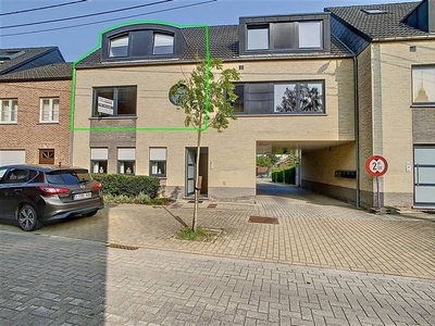 Ruim duplex app met terras, 3 slpks, parkeerplaats