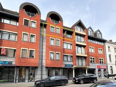 Te huur, uiterst centraal gelegen appartement met 2 garag...